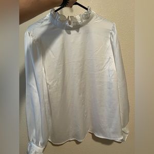 I’m selling a never worn Eloquii top that I have never worn with tags!